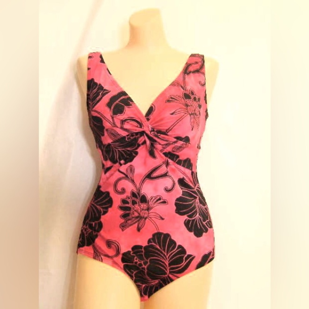18 42 D cup NWT red black twist frost Mio Roxanne swimsuit